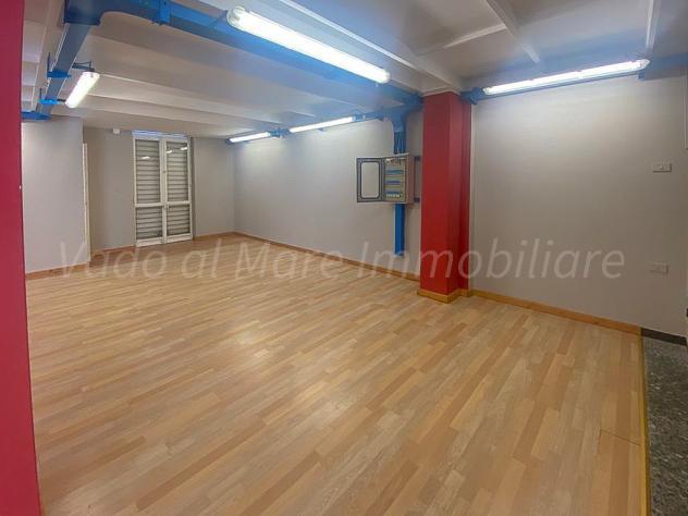 Locale commerciale in affitto a Quiliano