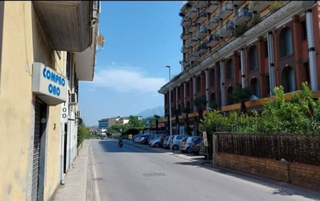 LOCALE COMMERCIALE DI 35 MQ O VARI USO VIA ARCORA CASALNUOVO NA. - Foto 2