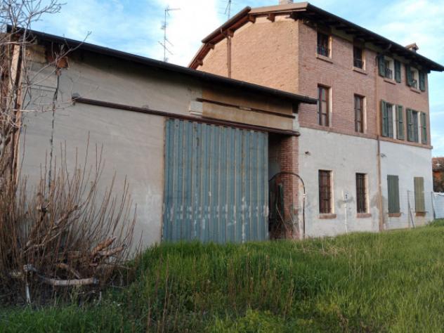 Rustico / Casale di 140 m² con 3 locali in vendita a Novi di Modena