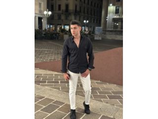 Amore e incontri Bergamo - Gigolo offre compagnia, e non solo Tel:3208966446