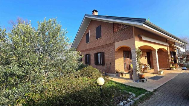 Villa in Vendita in zona BARAZZETTO/VANDORNO con giardino