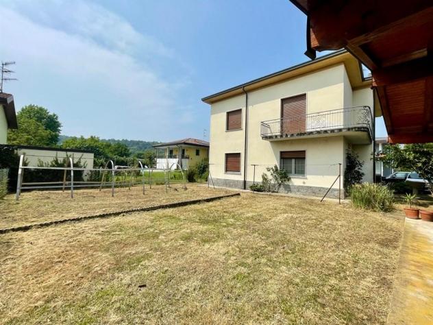 VILLA SINGOLA BIFAMIGLIARE COMPOSTA DA 2 QUADRILOCALI - GIARDINO