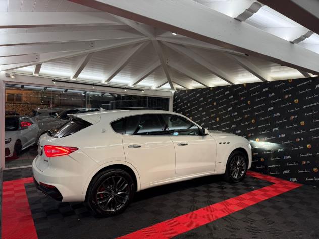 Maserati Levante V6 Diesel 275 CV Q4 Gransport - Foto 8