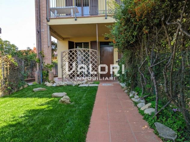 BILOCALE AL PIANO TERRA CON INGRESSO INDIPENDENTE, CORTE ESCLUSIVA E GARAGE - Foto 2