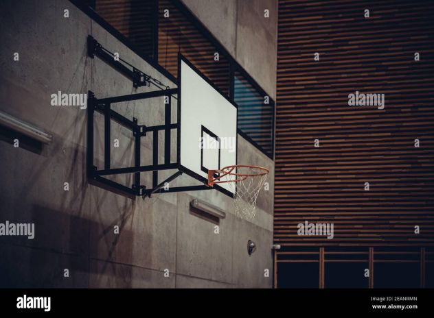 PALESTRA (CAMPO DA GIOCO) CON ANNESSO 1 CANESTRO