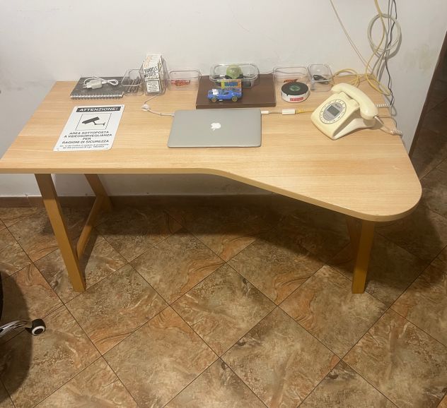 SCRIVANIA E POLTRONCINA PIEGHEVOLE PER STUDIO,UFFICIO O CAMERETTA PER RAGAZZO. - Foto 3