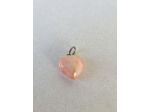 Pendente di bigiotteria a forma di cuore color rosa in resina colorata.