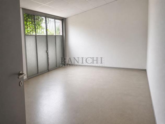 Magazzino con uffici e ampio piazzale esclusivo - Zona Artigianale - Foto 7