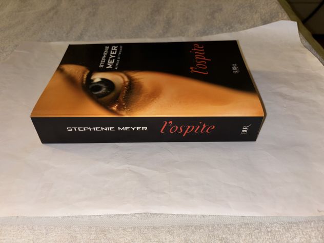 LIBRO ROMANZO FANTASCIENZA IN OTTIME CONDIZIONI:”L’OSPITE”(THE HOST)1’STAMPA S. - Foto 2