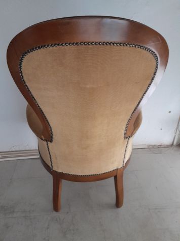 Poltrona in legno intagliato con rivestimento in tessuto Velluto beige - Foto 2