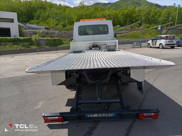 pianale per carroattrezzi per trasporto specifico autovetture montato su daily - Foto 4