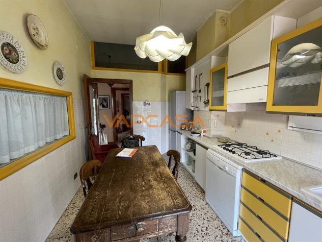 AMPIO TRILOCALE IN CENTRO PAESE - Foto 16