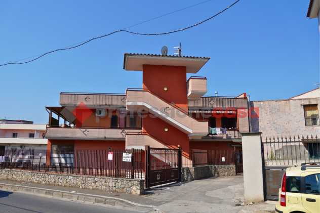 Scafati Via Aquino Appartamento con terrazzo box auto e lastrico solare.