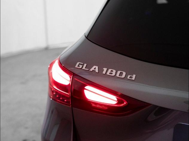 Mercedes-Benz GLA H247 180 d Automatic - Foto 9
