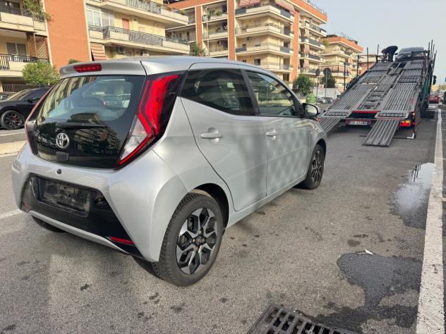 Toyota Aygo Connect 1.0 VVT-i 72 CV 5 porte x-play LED NAVI KAMERA PDC BLUETOOTH CERCHI 16 - Foto 6
