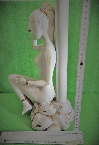 Scultura Lampada Art Dèco in Ceramica Bianca - Nudo di Donna - Foto 2
