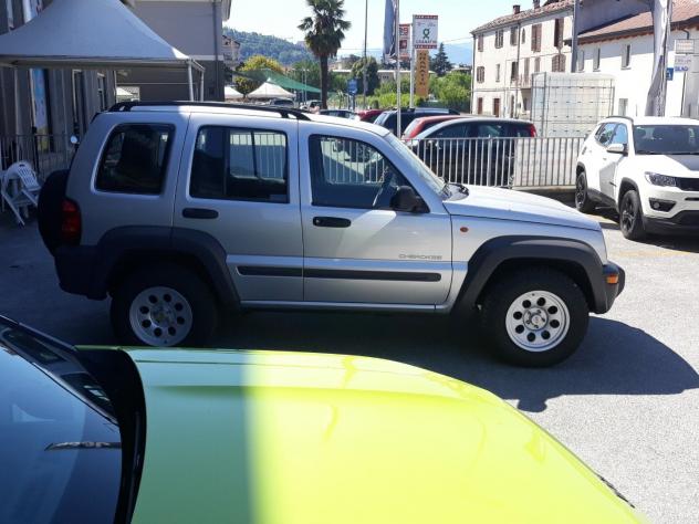 Jeep Cherokee SPORT - Foto 4