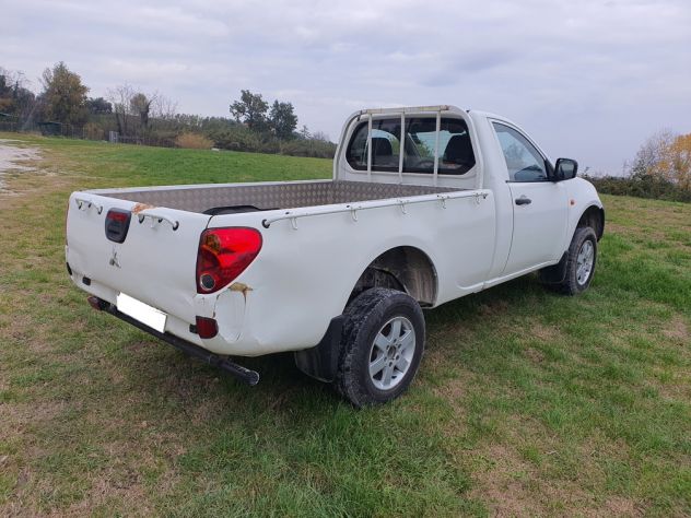 Mitsubishi L200 2.5 DI-D 4WD Cassone 2,20 m - Foto 5