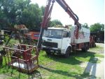 Autocarro FIAT 130 con piattaforma e gru