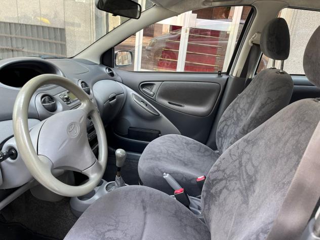 Toyota Yaris 1.0i 16V 5 porte - Foto 5