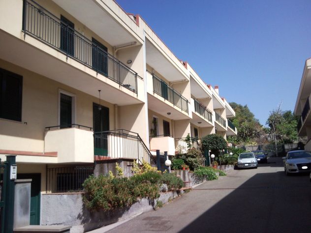 Villetta a schiera in vendita in Via Latisana 5 a Acireale - Foto 2