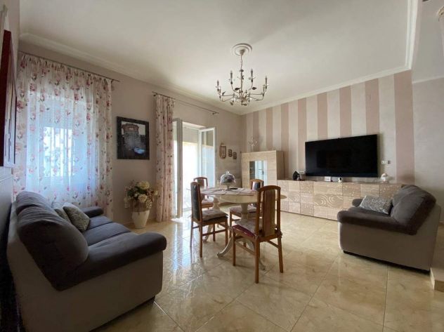 SOLUZIONE INDIPENDENTE CON MANSARDA E TERRAZZO - Foto 3