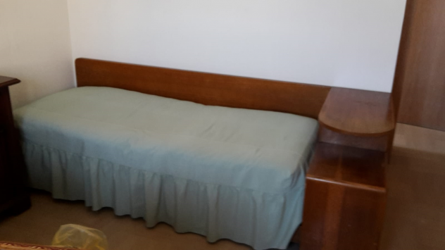 Letto con comodino ed armadio con libreria - Foto 2