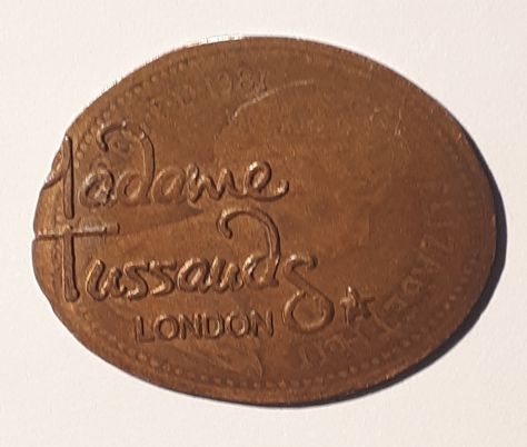 Medaglia commemorativa per il busto di ELISABETTA II^, Museo Madame Tussauds Lon - Foto 4