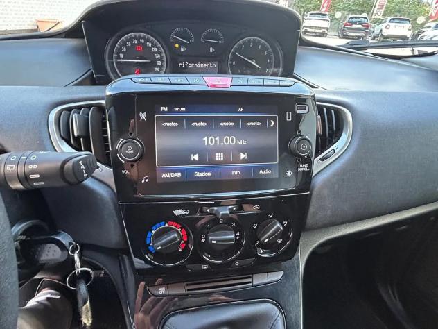 Lancia Ypsilon 1.0 FireFly 5 porte S&S Hybrid Silver - Foto 10