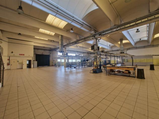 Immobile di 3000 m² con più di 5 locali in affitto a Parabiago - Foto 4