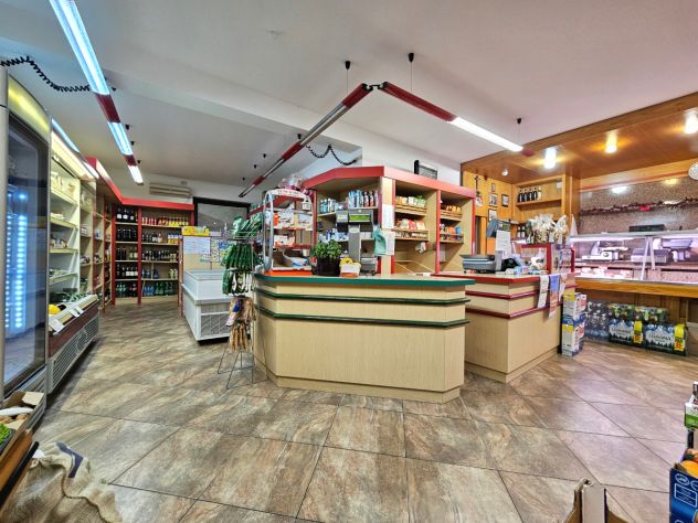Attività di minimarket con magazzino