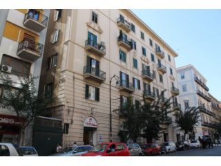 Posto letto stanza singola studentessa o lavoratrice con busta paga no fumatrice