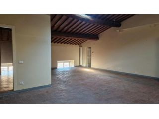 Appartamento in affitto a Lucca 100 mq  Rif: 1448933