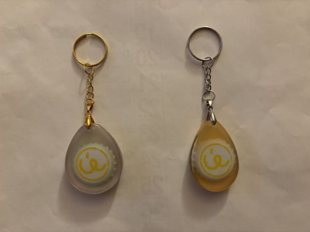 2 PORTA CHIAVI COME NUOVI UNICI HANDMADE CON TAPPI CERES DENTRO FATTI A MANO - Foto 2