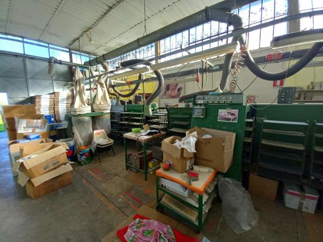 Capannone artigianale in vendita a Marlia - Capannori 200 mq Rif: 1295859