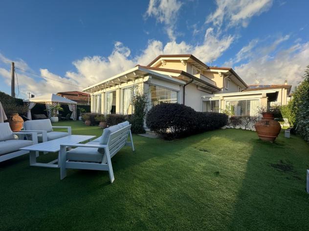 Villa in vendita a Vaiana - Forte dei Marmi 274 mq Rif: 1219418
