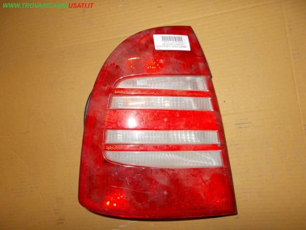 FANALE POST.S. SKODA SUPERB (3U)  Parti elettriche  Fanaleria  Fanali  Fanale post. sx. SKODA - SUPERB - 01-05-2002 - 01-08-2008