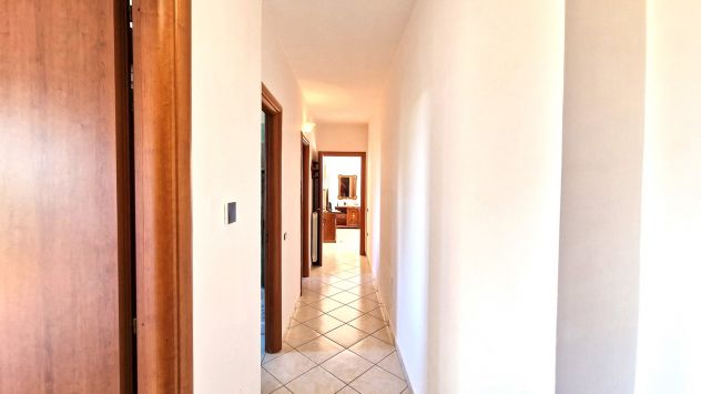 APPARTAMENTO AMPIA METRATURA CON POSSIBILITA' DI GARAGE E DI TERRENO ESCLUSIVI - - Foto 3