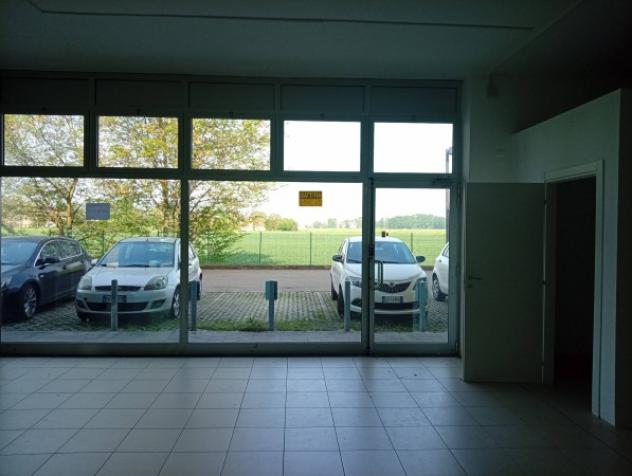 Immobile di 190 m² con 1 locale in affitto a Carpi
