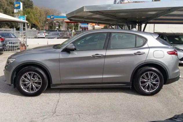 Alfa Romeo Stelvio 2021 - Foto 2