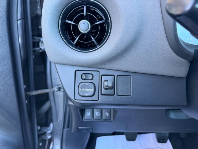 Toyota Yaris 1.0 Benzina Neopatentati - Foto 9