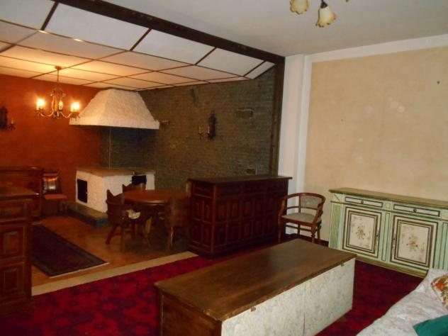 Spaziosa casa con due box auto e magazzino disposta su 2 piani oltre a sottotetto (non abitabile). Il Piano terra è composto da una taverna, uno spazi - Foto 20