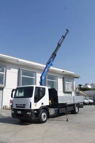 Iveco LKW/TRUCKS EUROCARGO 180E28 CON GRU'PM 9.5LC - Foto 2