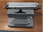Macchina da scrivere Olivetti Editor 4