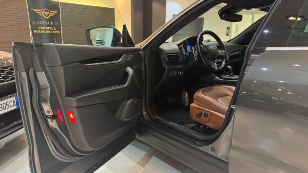 MASERATI LEVANTE 350CV 3.0B - 2018 - Foto 9
