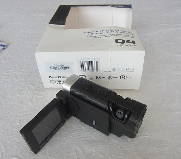 ZOOM Q4 HANDY RECORDER Videocamera con accessori + SD Card - Foto 8