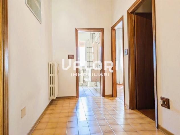 CASA INDIPENDENTE SU 3 LATI CON GIARDINO E CAPANNONE - Foto 13