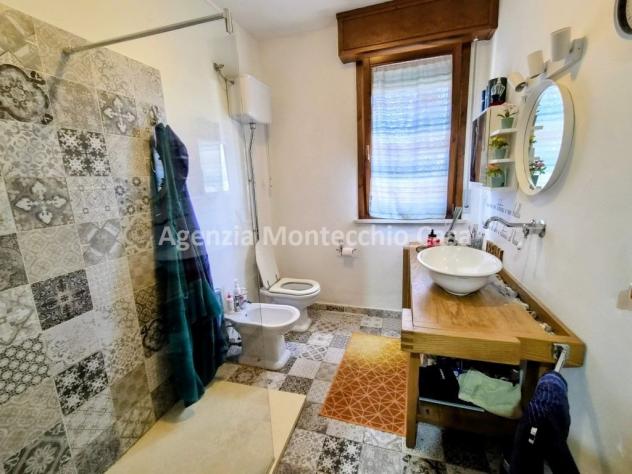 CASA CON GIARDINO NEL CUORE DEL PAESE – COMFORT, SPAZI E TUTTI I SERVIZI A PORTATA DI MANO - Foto 11