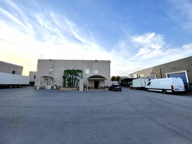 Immobile di 1600 m² con più di 5 locali in vendita a Brescia
