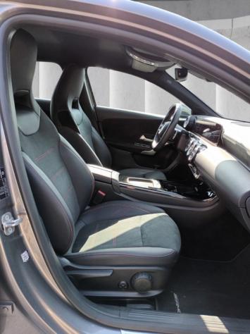 MERCEDES-BENZ A 180 D AUTOMATIC AMG LINE 116CV CAM360° NAV PACK LUCI rif. 24118753 - Foto 9